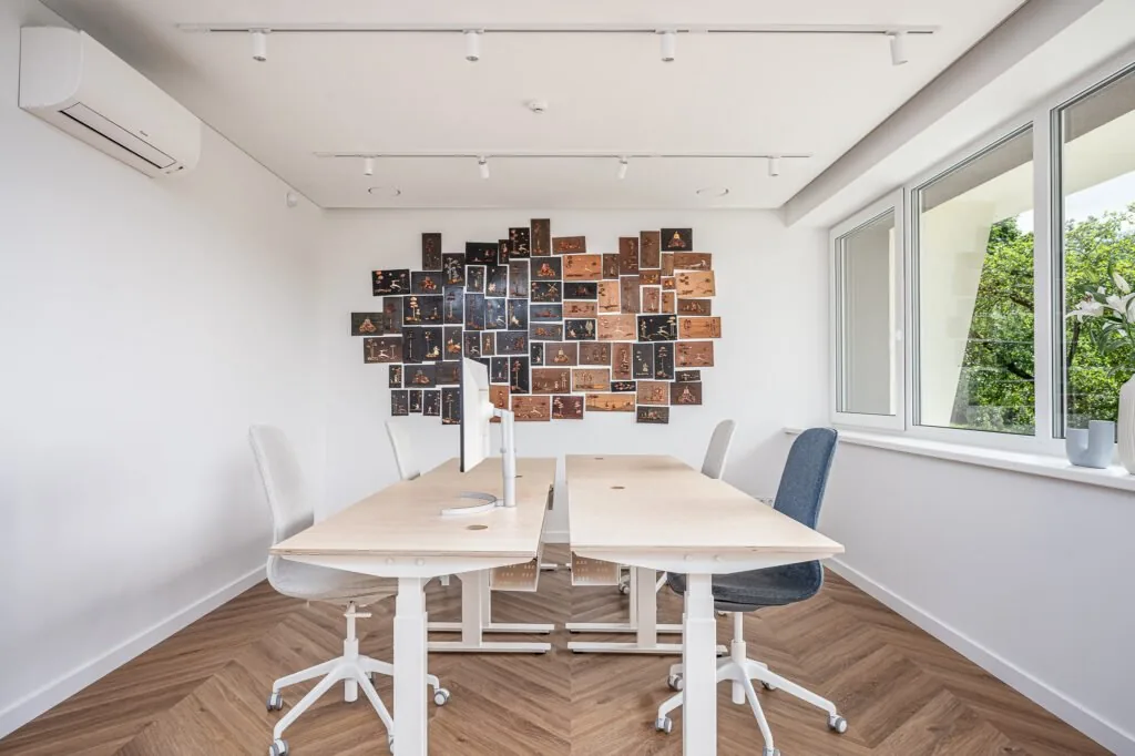 ArtNest – Darbo stalai prie langų