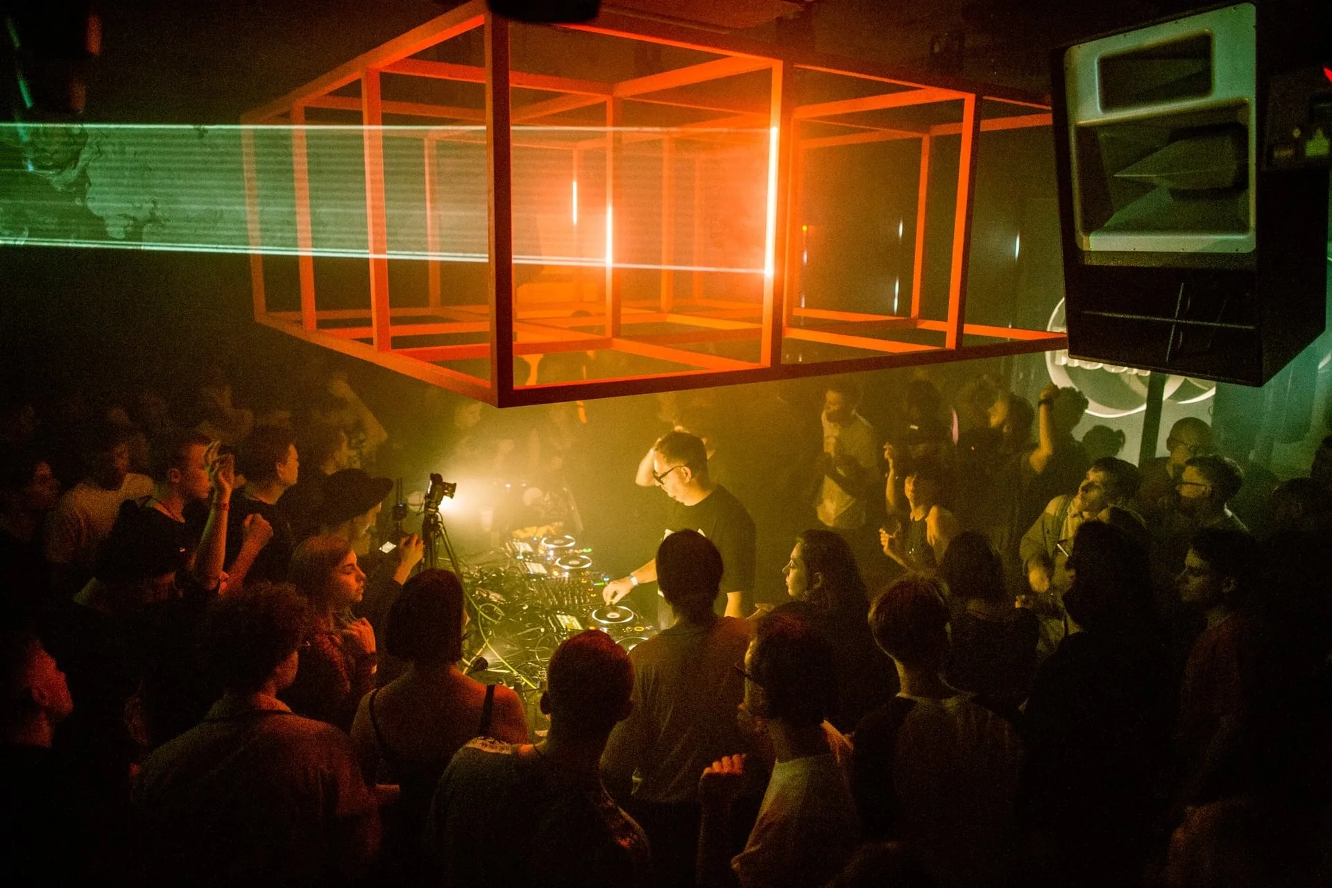 Guide de la Vie Nocturne de Vilnius 2026 : Les Meilleurs Bars à Découvrir