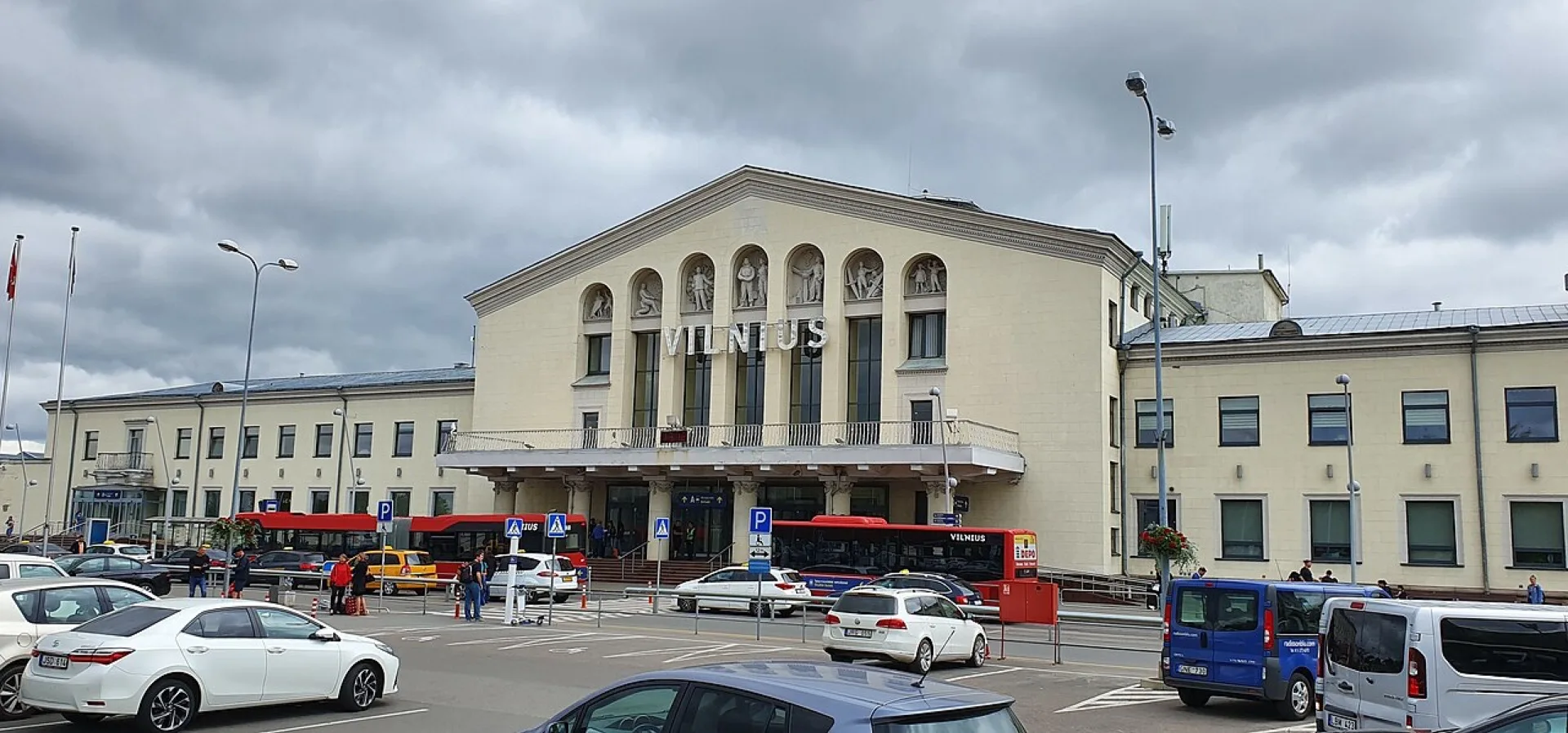 Как добраться из Вильнюсского аэропорта в центр города: полный гид 2026