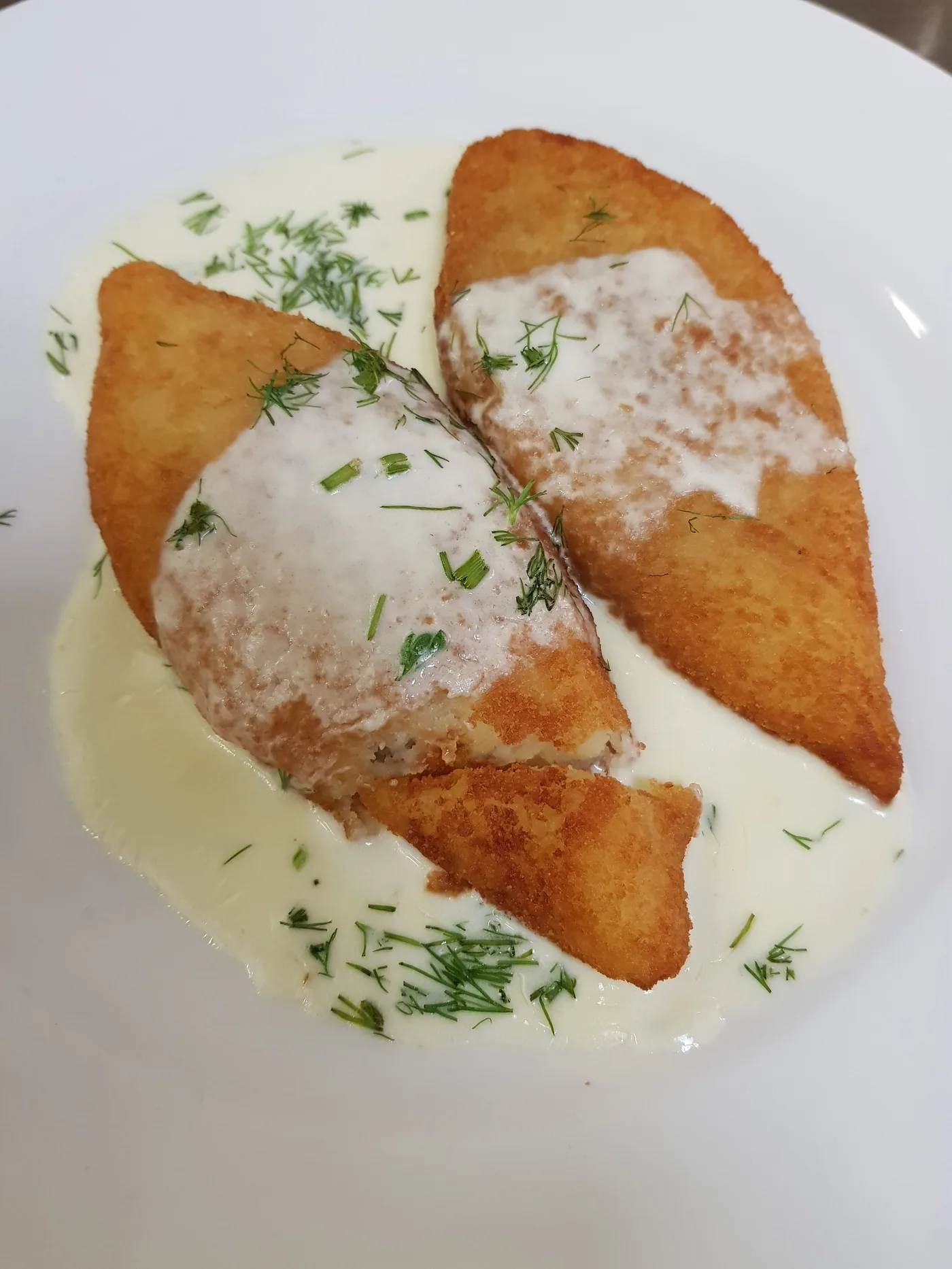 Žemaičių blynai – galettes de pommes de terre farcies à la viande avec sauce