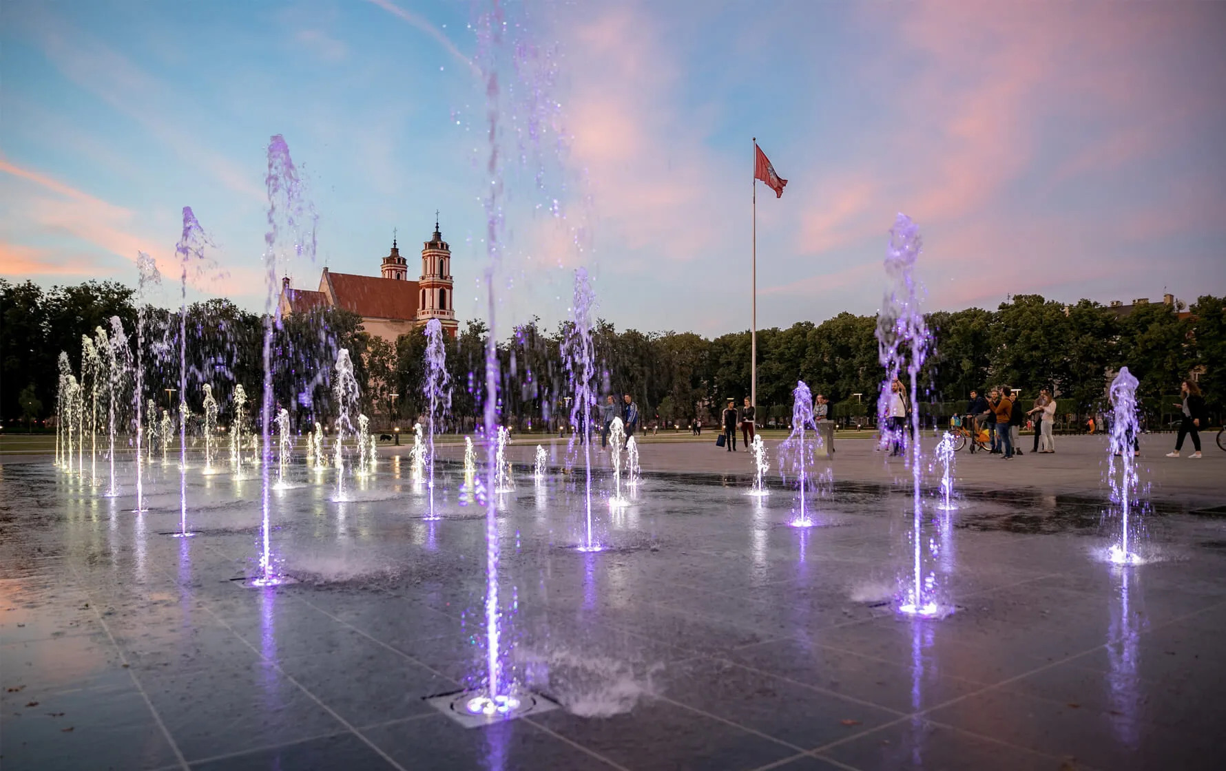 Lukiškių aikštė – pagrindinė viešoji erdvė Vilniaus centre — photo 4