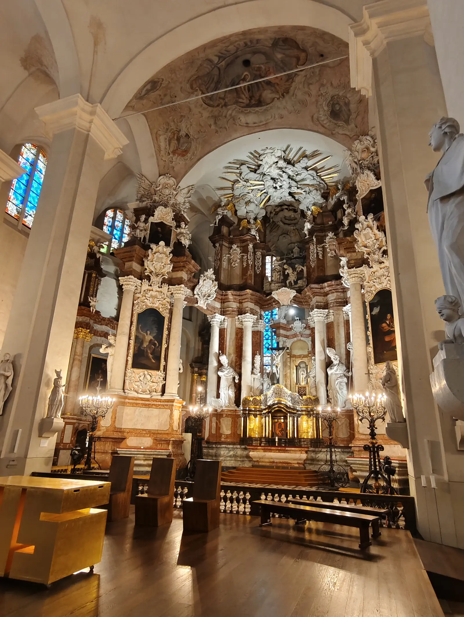 St. John the Baptist and St. John the Apostle and Evangelist Church – attraction à Vilnius — photo 3