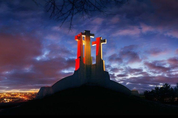Drei-Kreuze-Berg in Vilnius bei Sonnenuntergang — photo 3