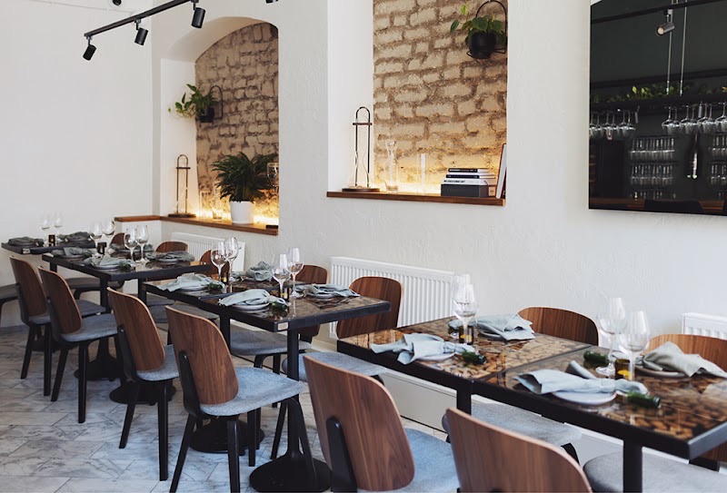 Oecumene Wine Gastro Bar, vyno baras Vilniuje prie Aušros vartų