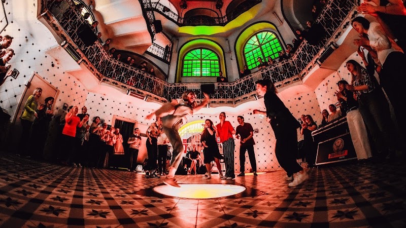 What a Jazz dance studio, bar à Vilnius