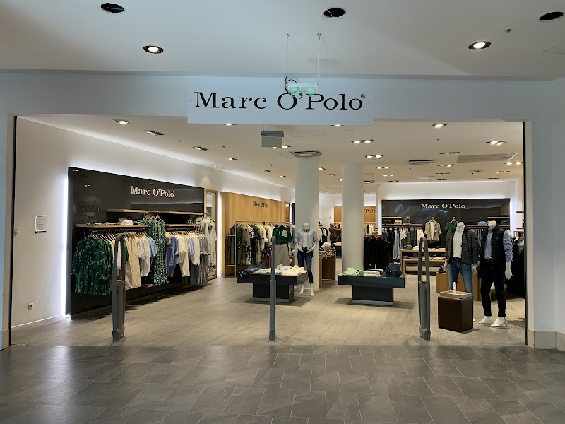 Marc-O'Polo-Eingang und Kleidungspräsentation