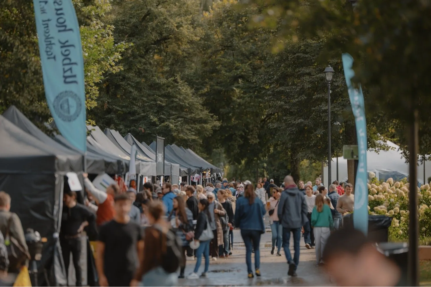 Bendruomenių palapinių alėja Bernardinų sode per šventę „Vilnius Is My City“